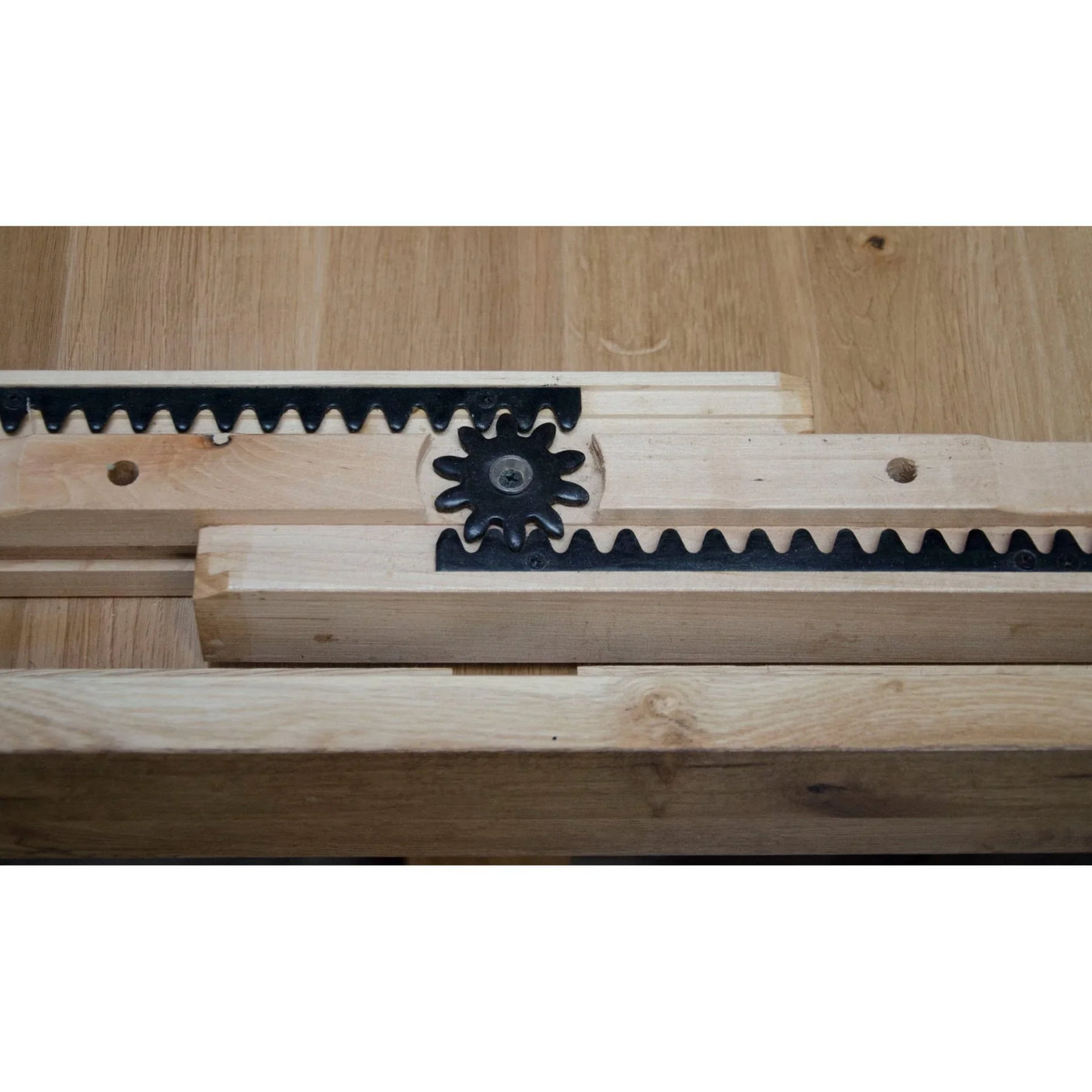 Deluxe Round Extending Table 1250+(1x550)