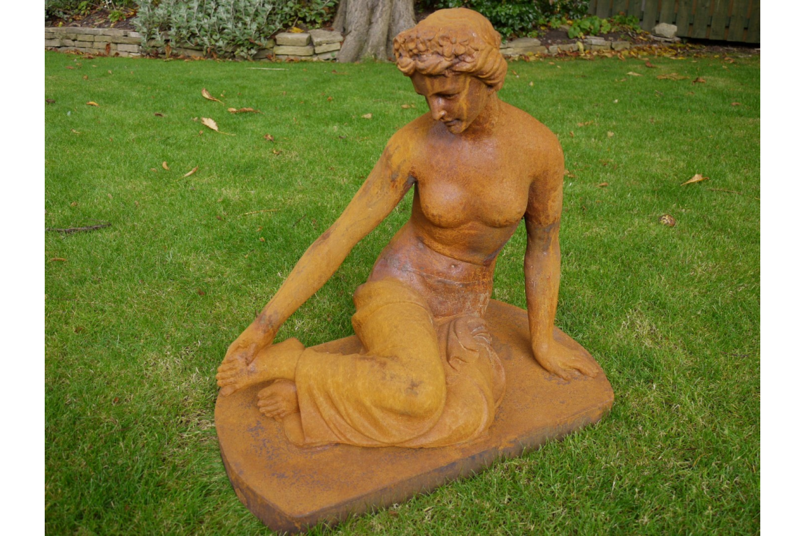 Sitting Rusty Lady - 2388