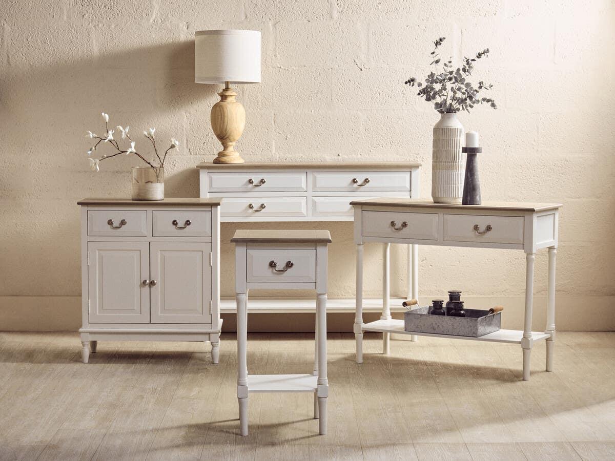 Cream and oak finish hallway furniture set with drawers and decorative vases