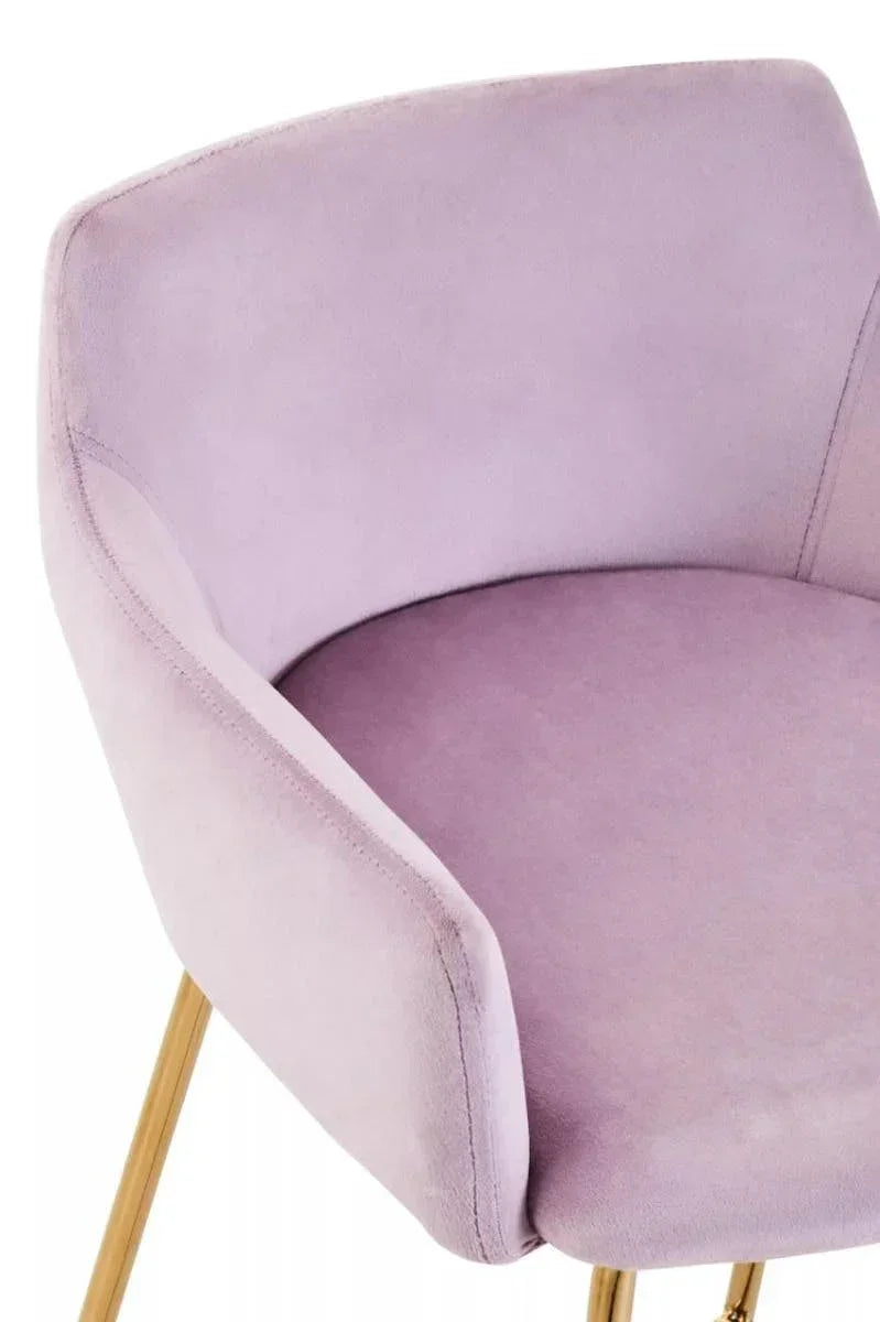 Lilac velvet dining chair with curved backrest and gold metal legs