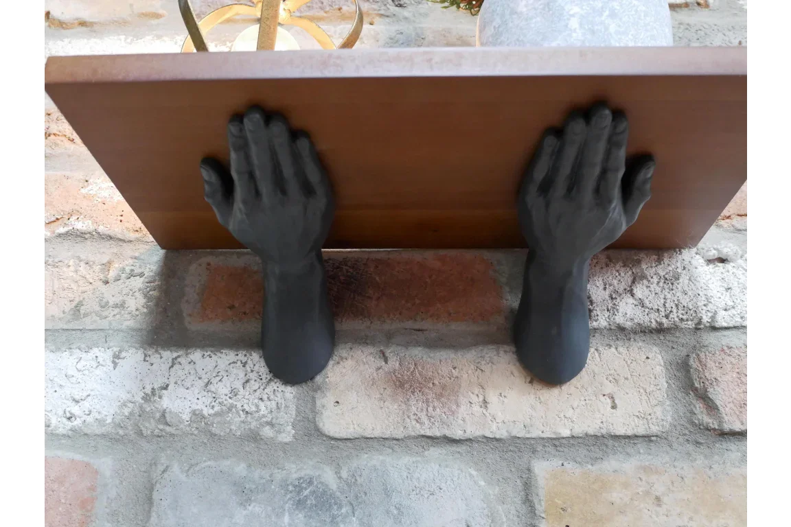 Hands Shelf - 8032