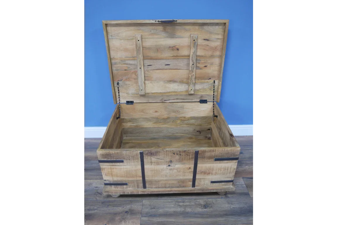 Trunk / Coffee Table - 8151