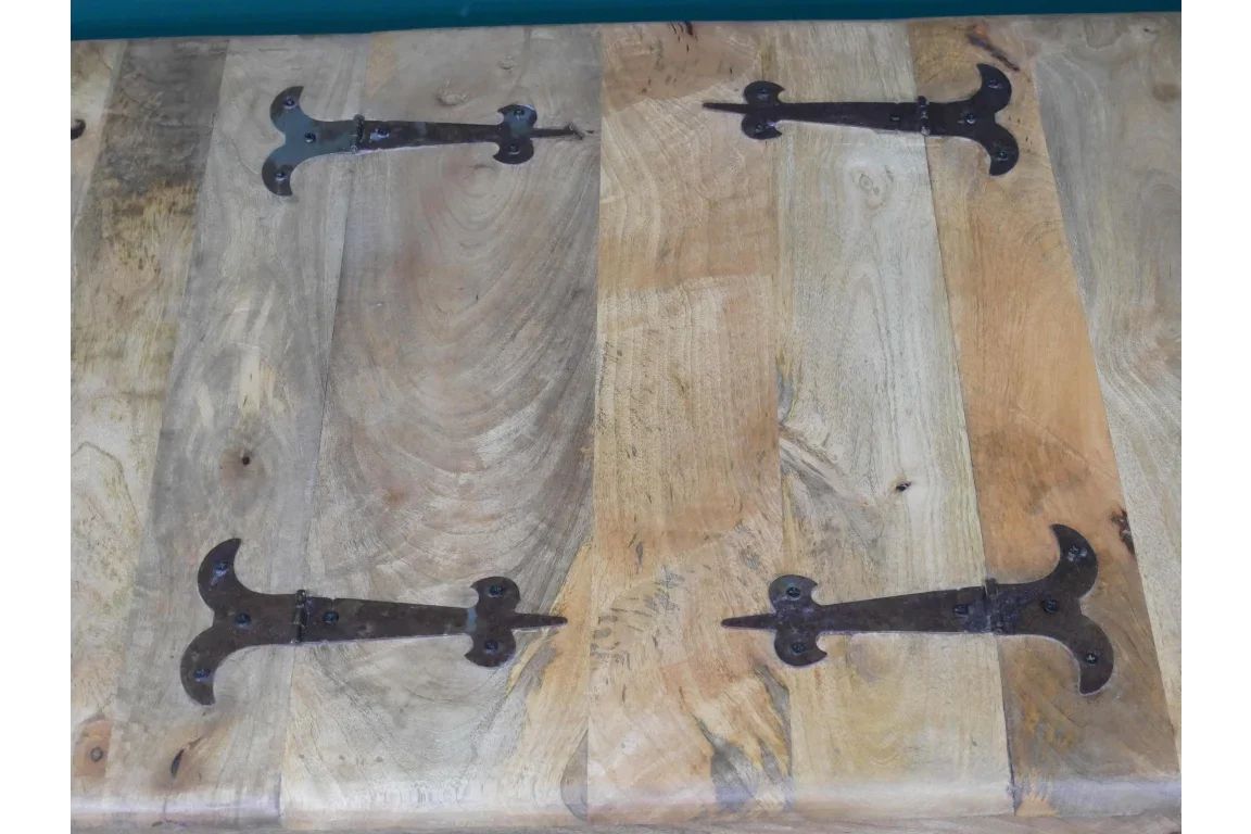 Large Trunk / Coffee Table - 8193