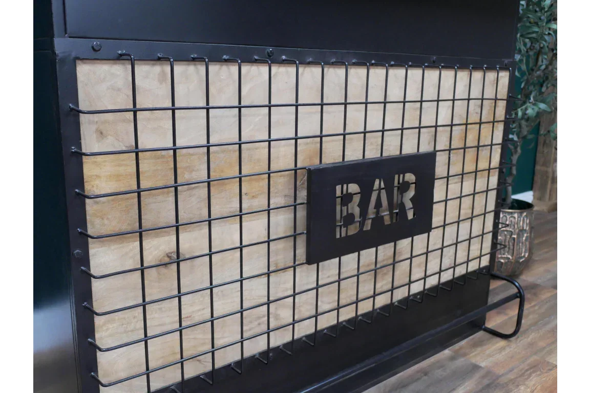 Industrial bar counter with wood panel, black metal frame and grid front design