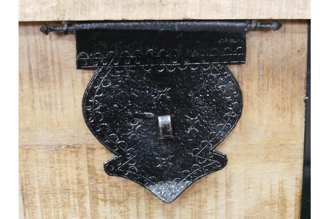 Large Trunk / Coffee Table - 8948