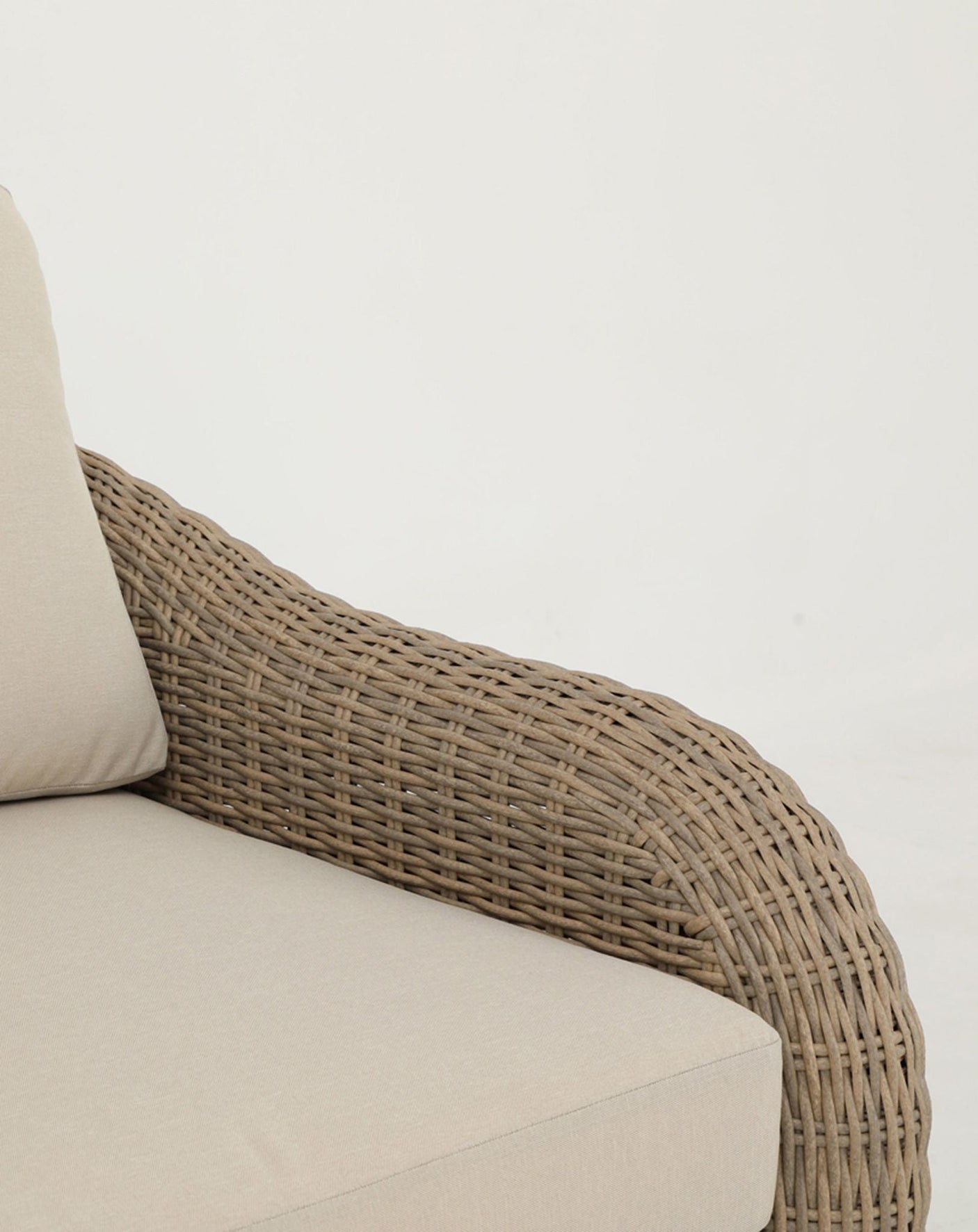 Image of BORA 6-Seater Rattan Lounging Set with Coffee Table - With Free Cover
