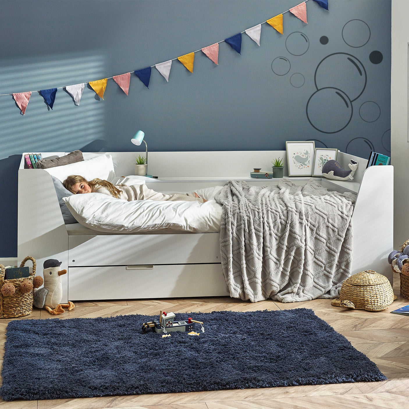 Cyclone Daybed - White - CYC001