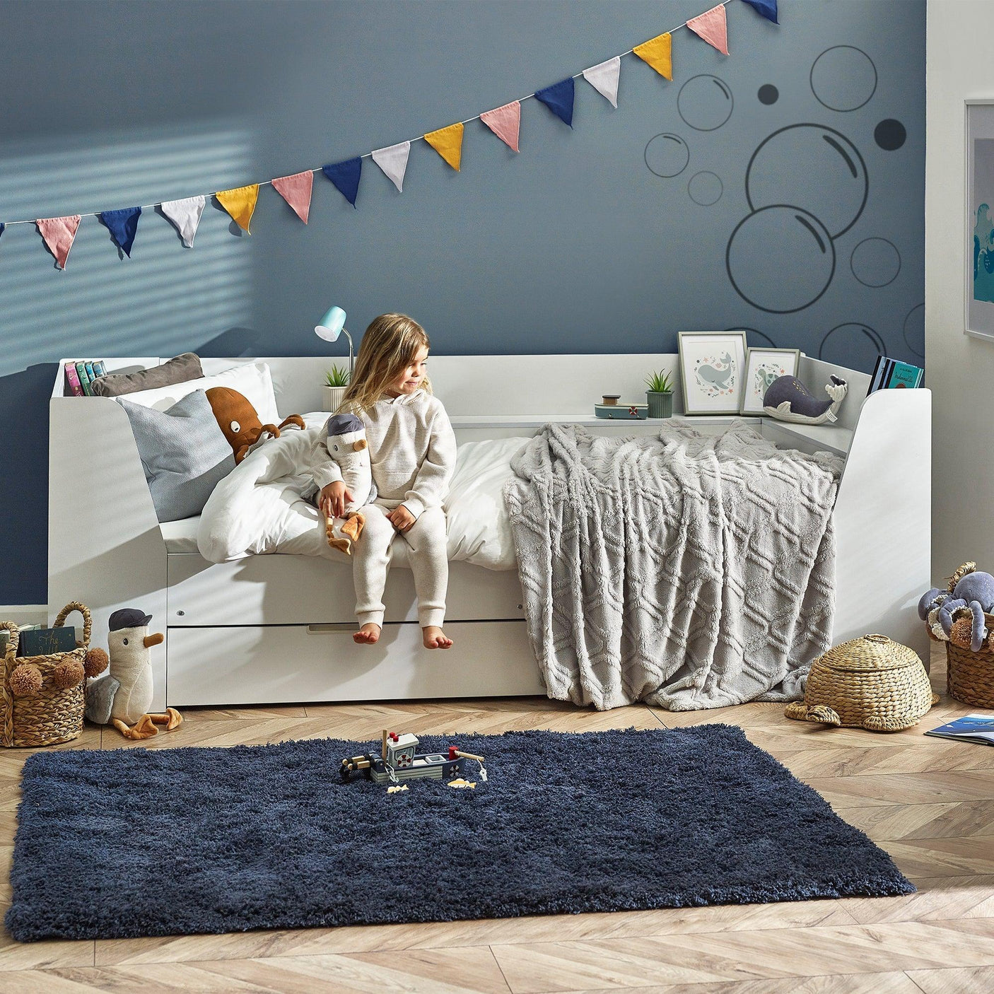 Cyclone Daybed - White - CYC001