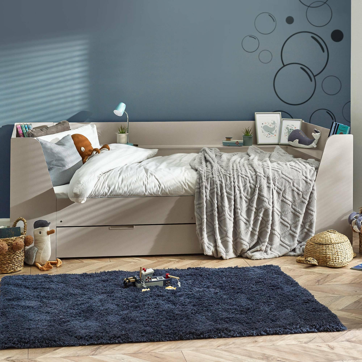 Cyclone Daybed - White - CYC001