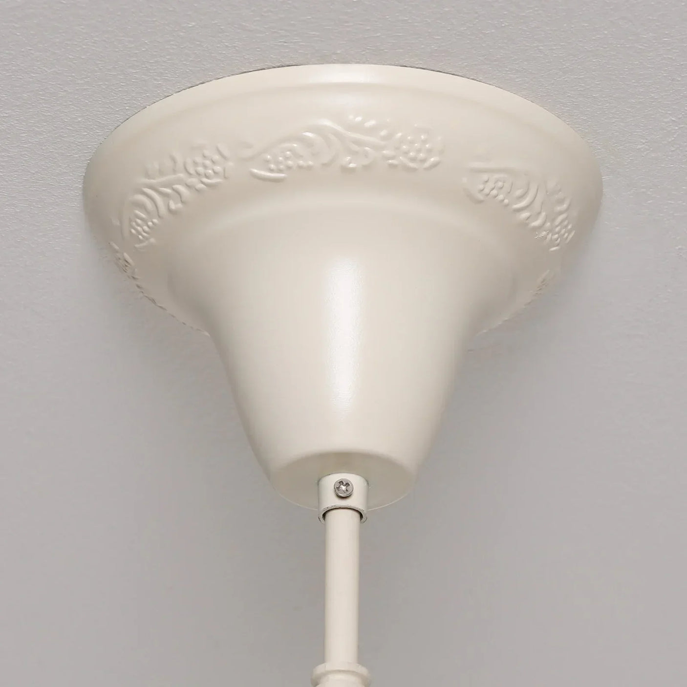 Cream ceiling rose with embossed floral detail for pendant light fitting
