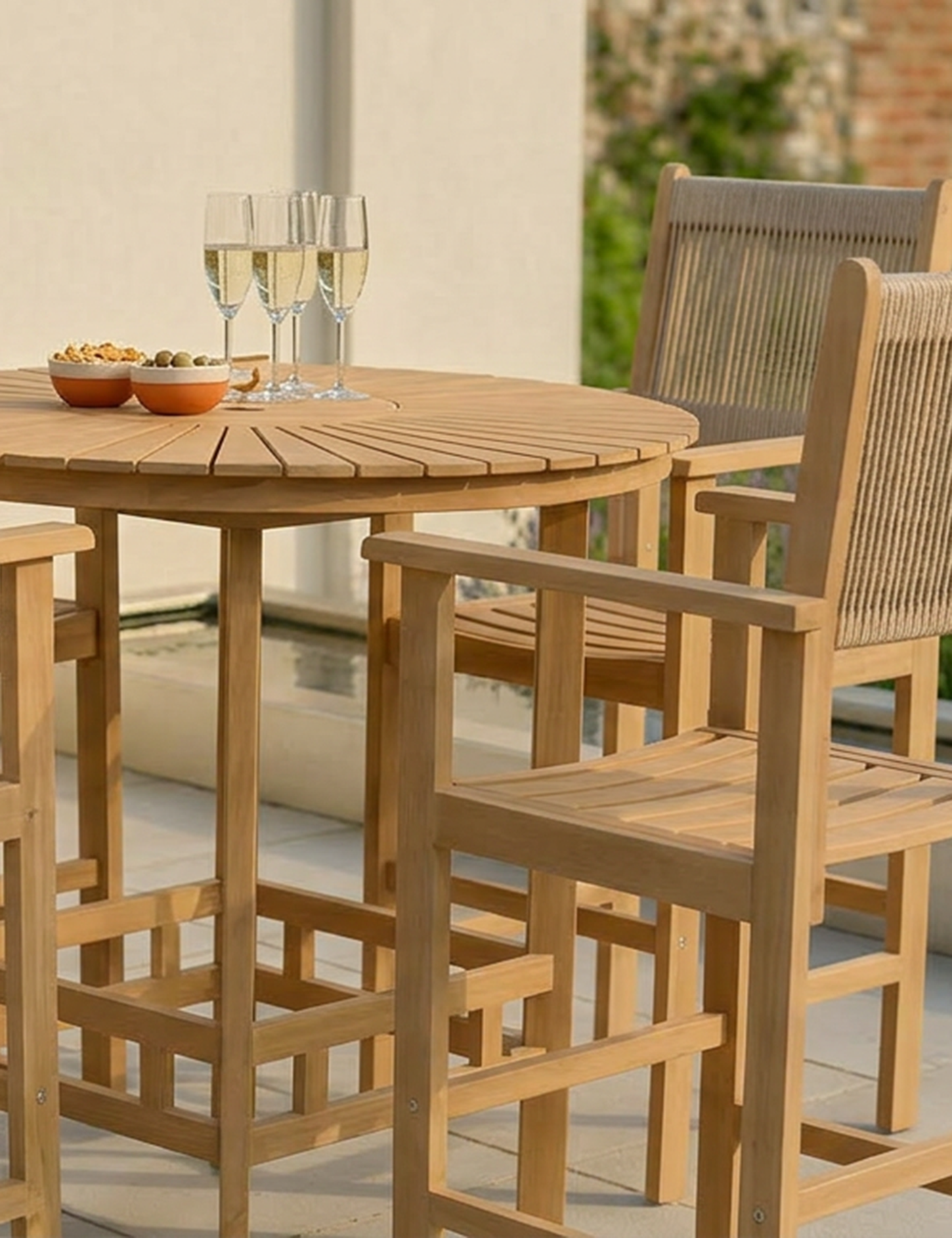FSC 1 ROMA Bar Set: 100cm Round Sunray High Table with 4 Roma Rope Bar stools