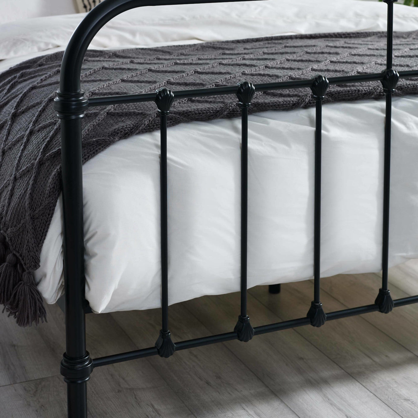 Logan Bed - Black / Small Double - LOG001