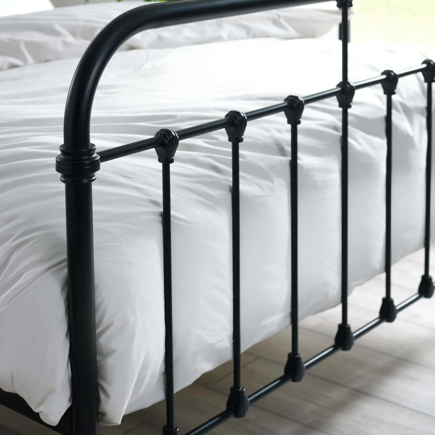 Logan Bed - Black / Small Double - LOG001