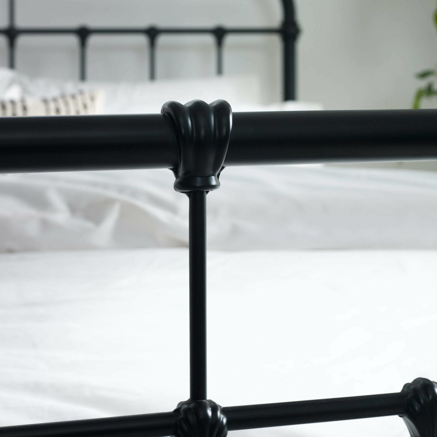 Logan Bed - Black / Small Double - LOG001