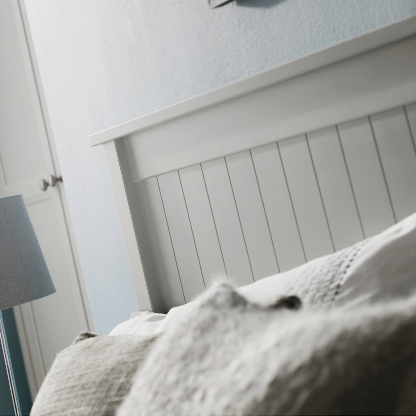 Maine Bed - White / Double - MAI109