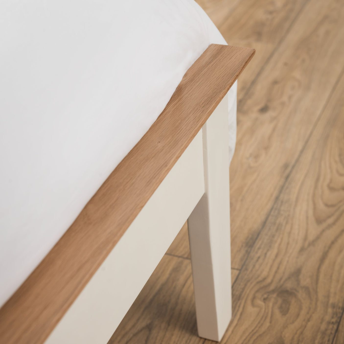 Salerno Shaker Bed - Ivory / King - SAL109