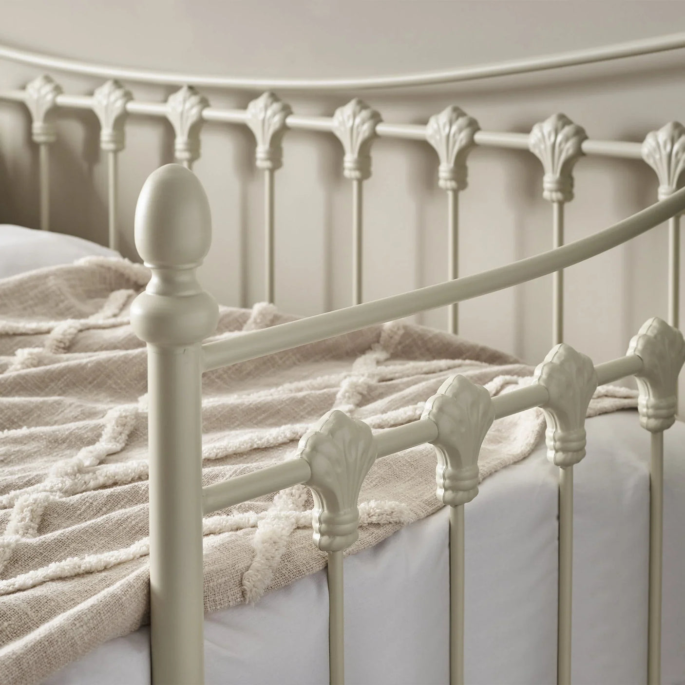 Versailles Daybed Only - White - VER002