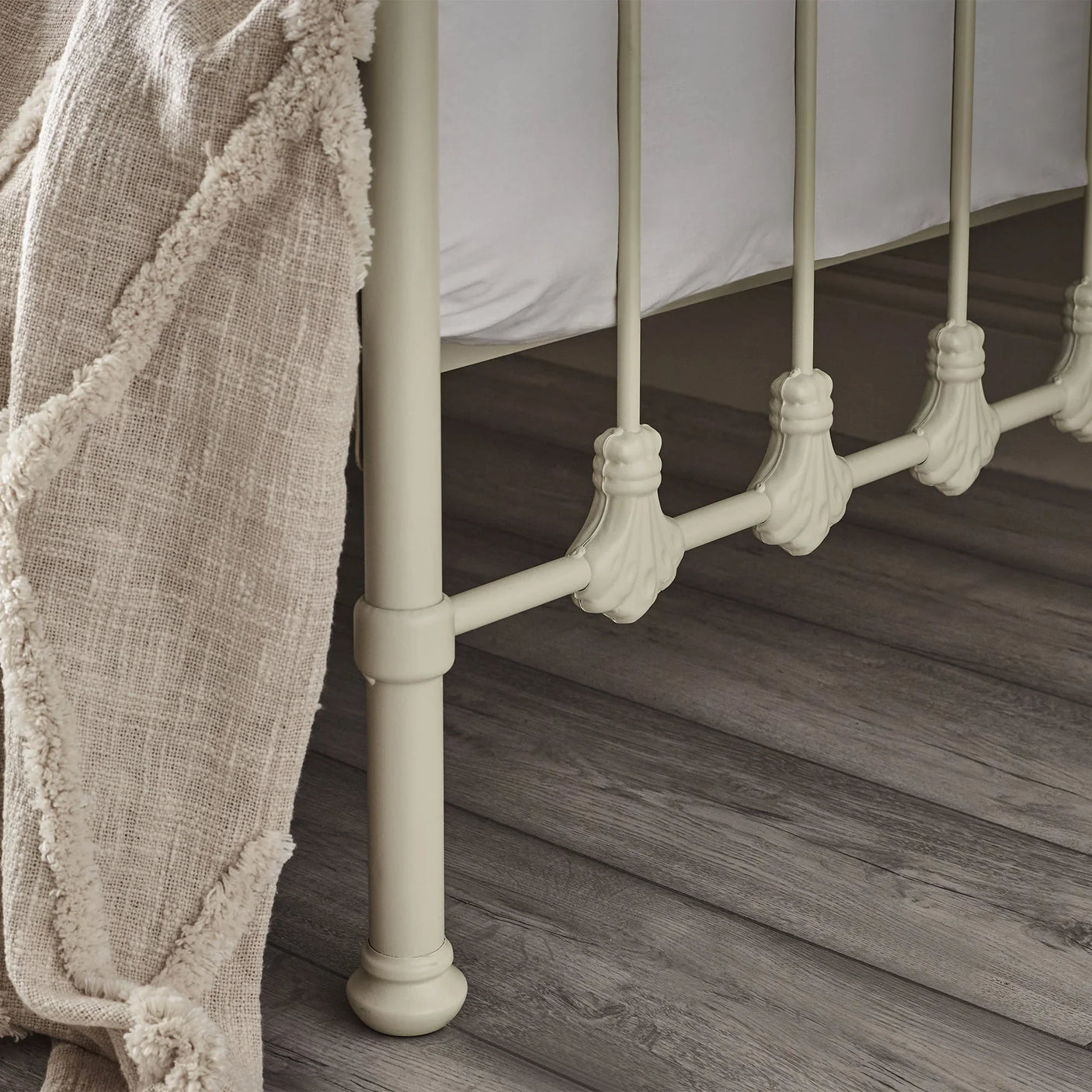 Versailles Daybed Only - White - VER002