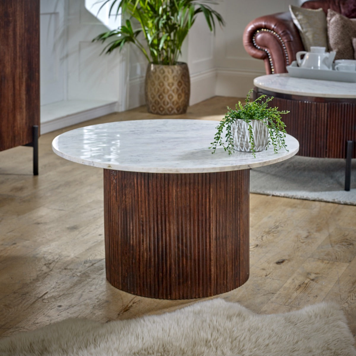 Opal coffee table made of mango wood with a natural marble top