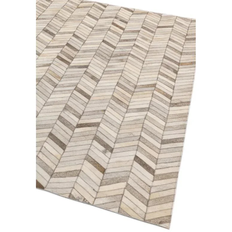 Chevron pattern area rug in neutral beige and grey tones