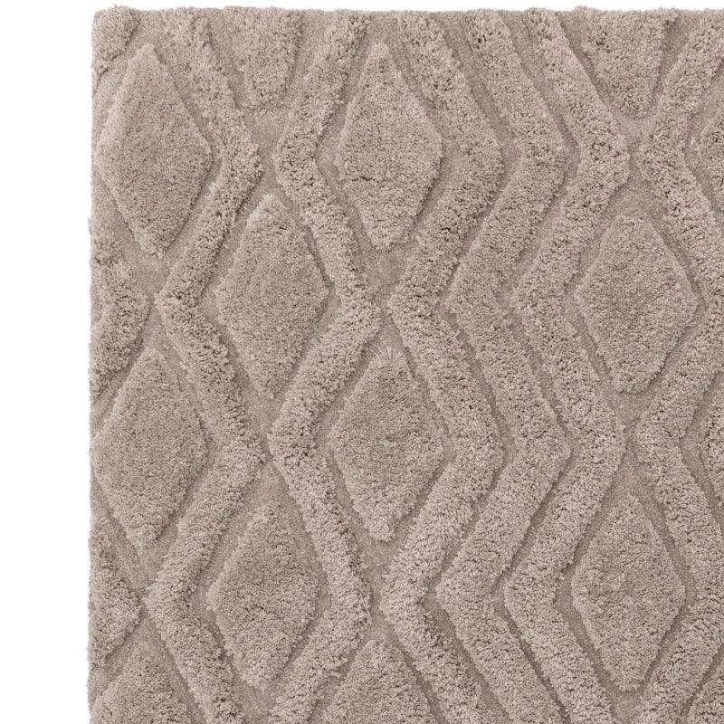Beige shaggy rug with geometric diamond pattern and textured pile