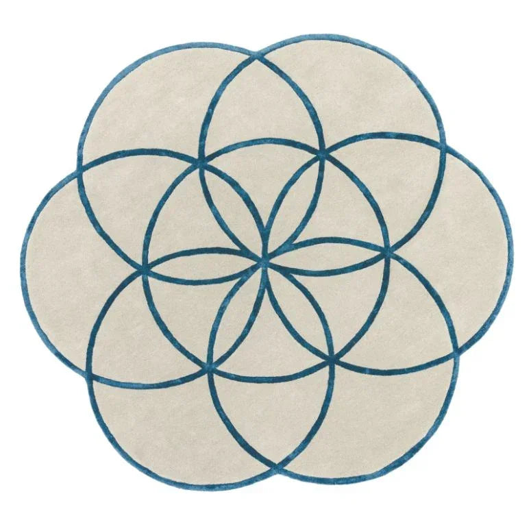 Beige area rug with blue geometric overlapping circle pattern and scalloped edges