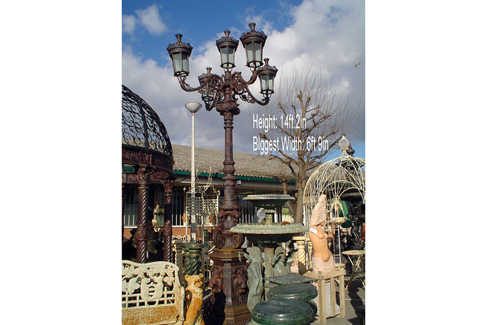 Giant Lamp Post - 1115