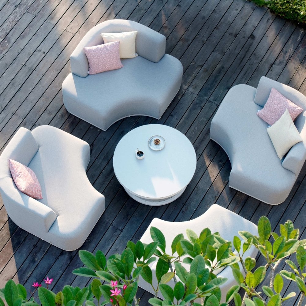 Snug Lifestyle Suite with Rising Table