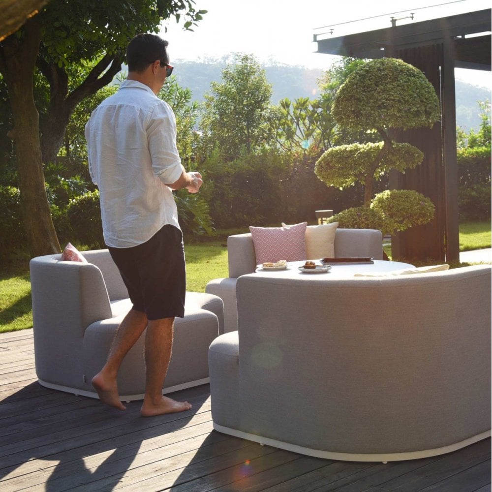 Snug Lifestyle Suite with Rising Table