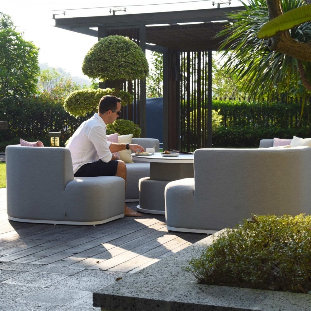 Snug Lifestyle Suite with Rising Table