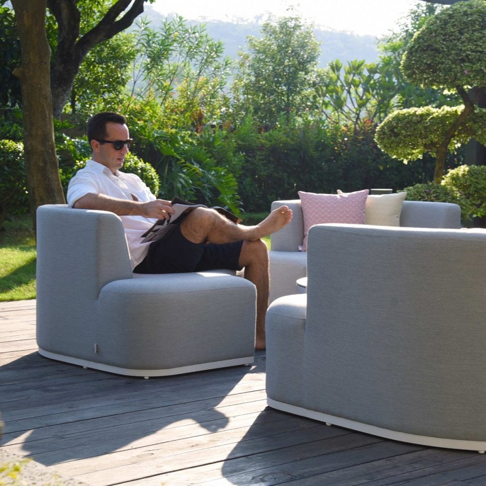 Snug Lifestyle Suite with Rising Table