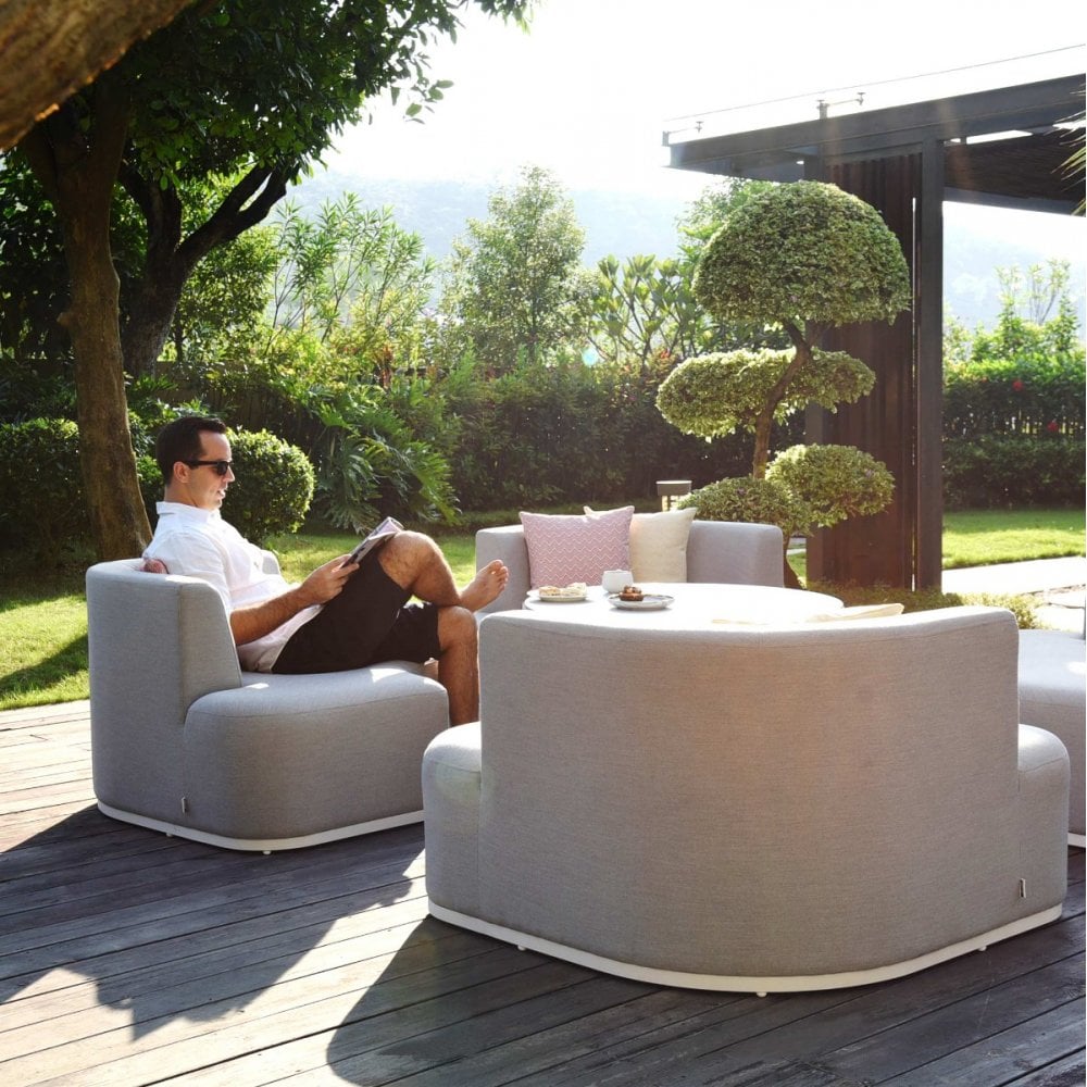 Snug Lifestyle Suite with Rising Table