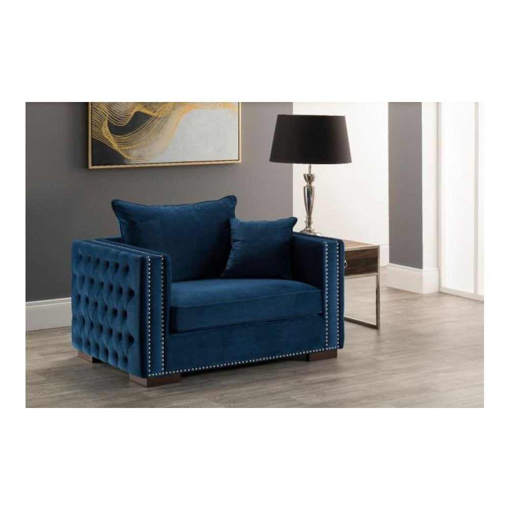 Moscow Snuggle Chair