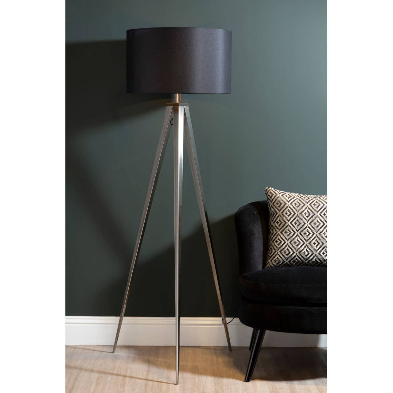 Savaro Tripod Floor Lamp