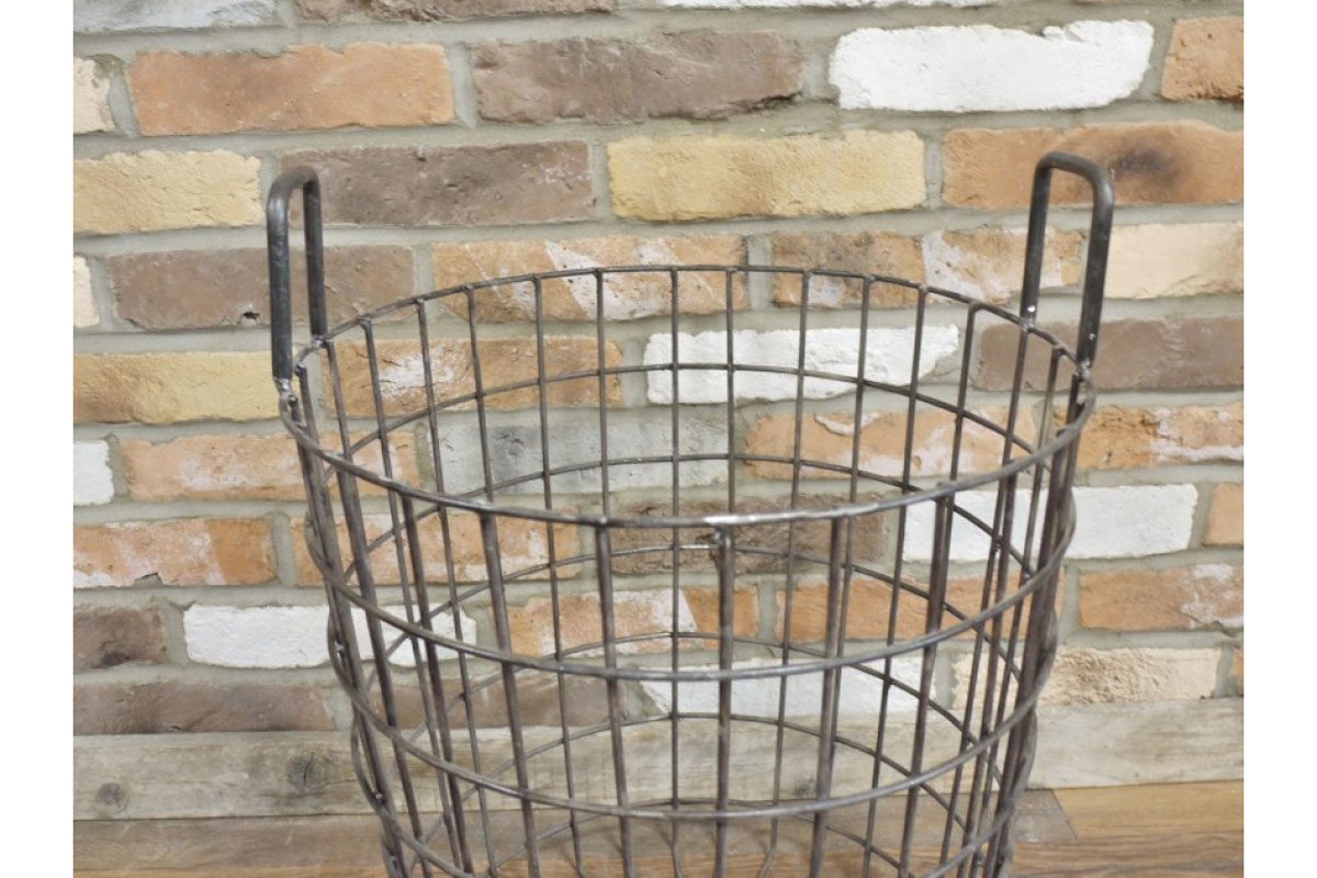 Basket / Table