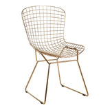 A gold metal wire chair with a grid frame design, featuring a curved backrest and a minimalist structure supported by slender legs. The chair has a modern aesthetic, suitable for contemporary home decor