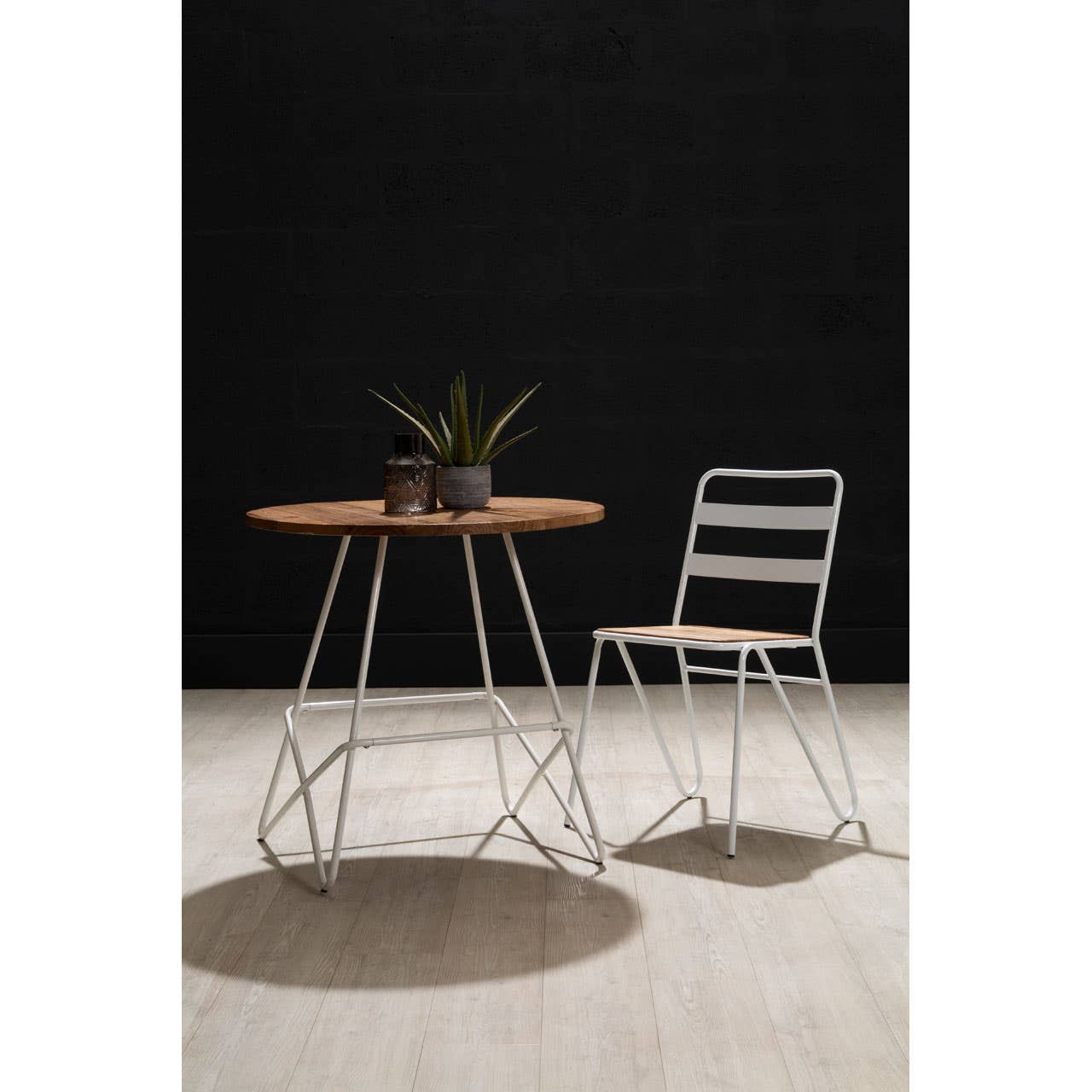 Elm Wood Round Dining Table