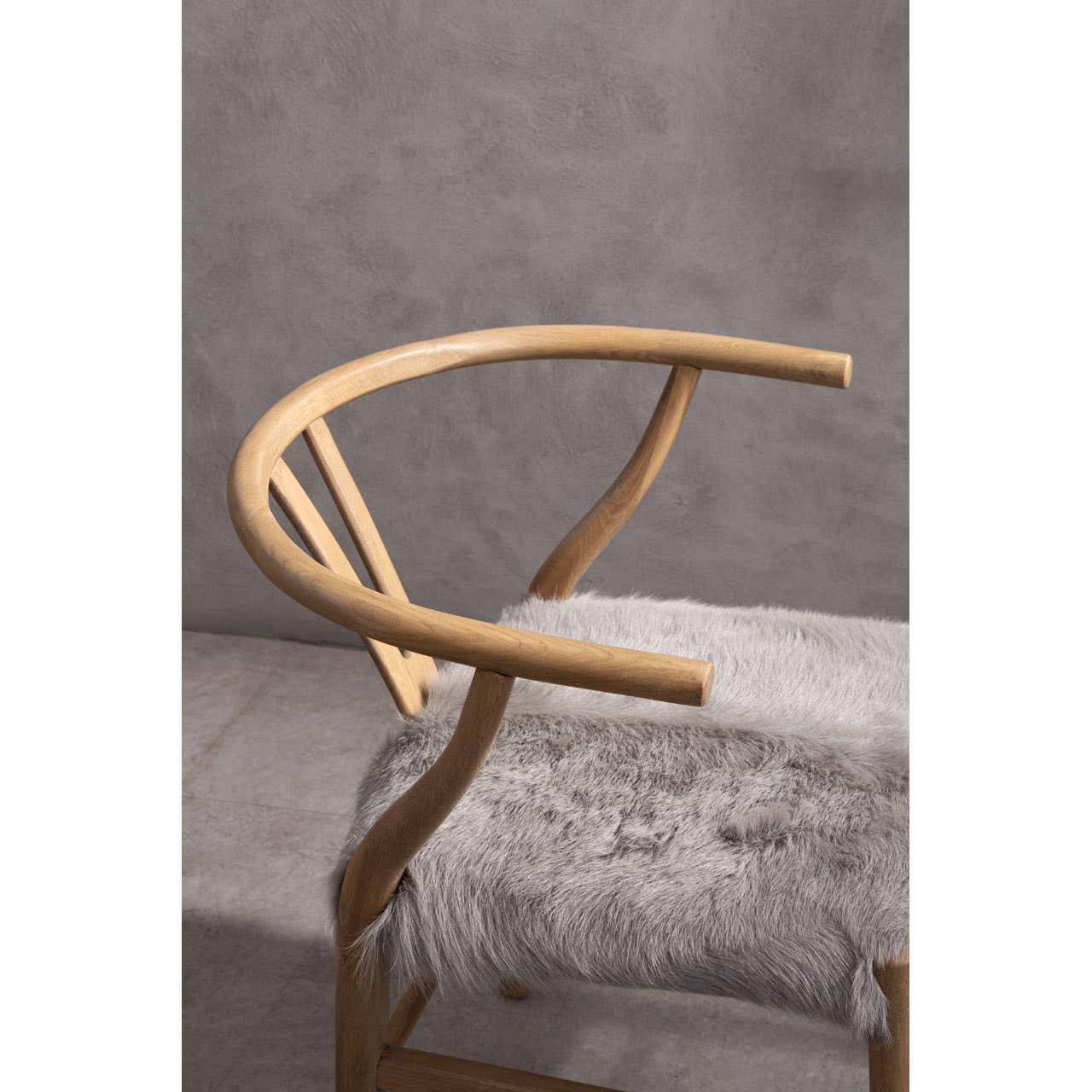 Curved wooden dining chair with light faux fur seat and minimalist backrest