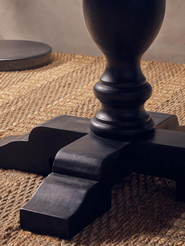 Empire Oak Round Table