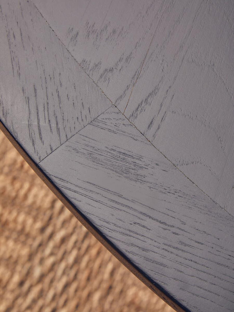 Empire Oak Round Table