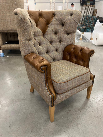 Kensington Deluxe Chair with Buttoned Arms (3HTW Hunting Lodge & Tan Leather)
