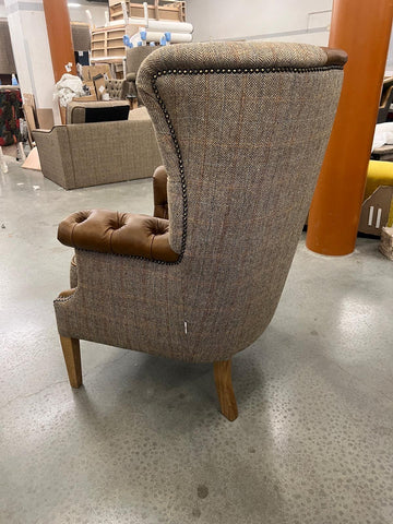 Kensington Deluxe Chair with Buttoned Arms (3HTW Hunting Lodge & Tan Leather)