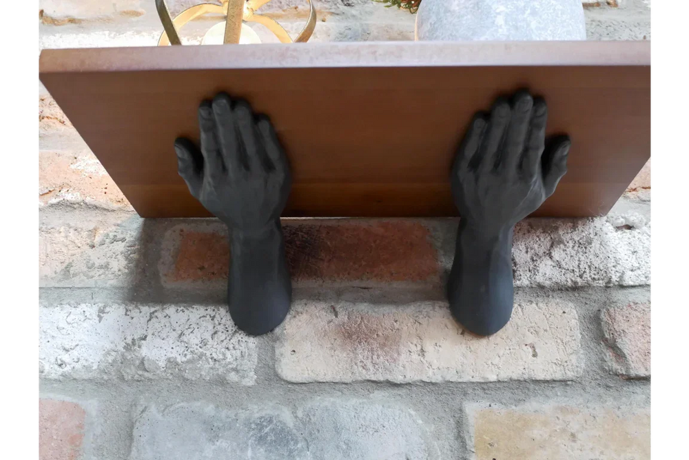 Hands Shelf - 8032