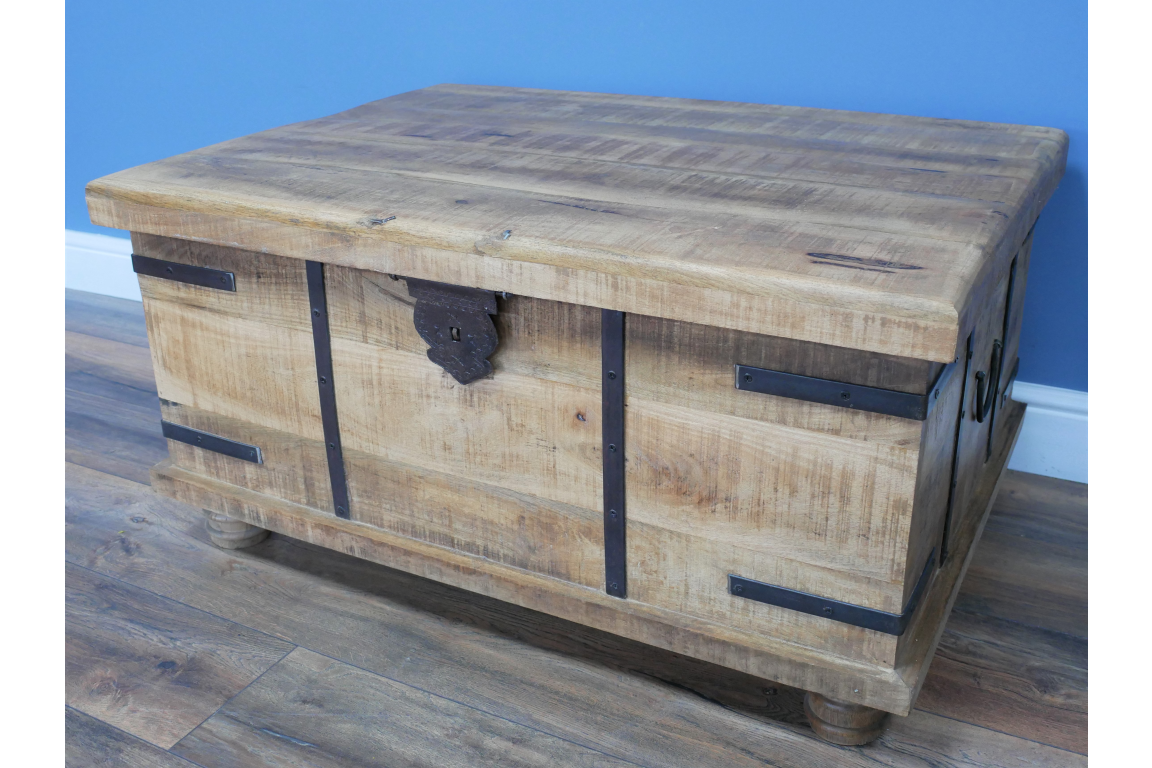 Trunk / Coffee Table - 8151