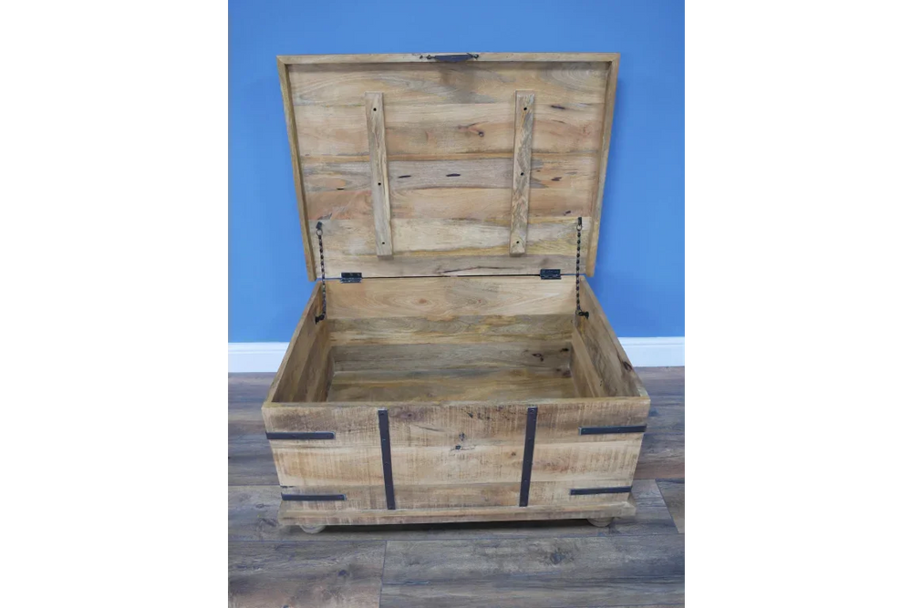 Trunk / Coffee Table - 8151