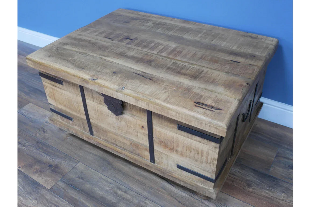 Trunk / Coffee Table - 8151