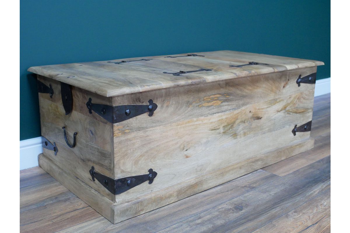 Large Trunk / Coffee Table