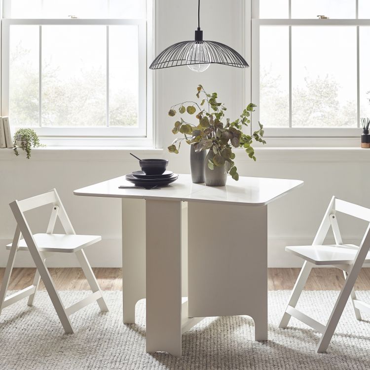 Gatan Small Gateleg Table With 2 Chairs