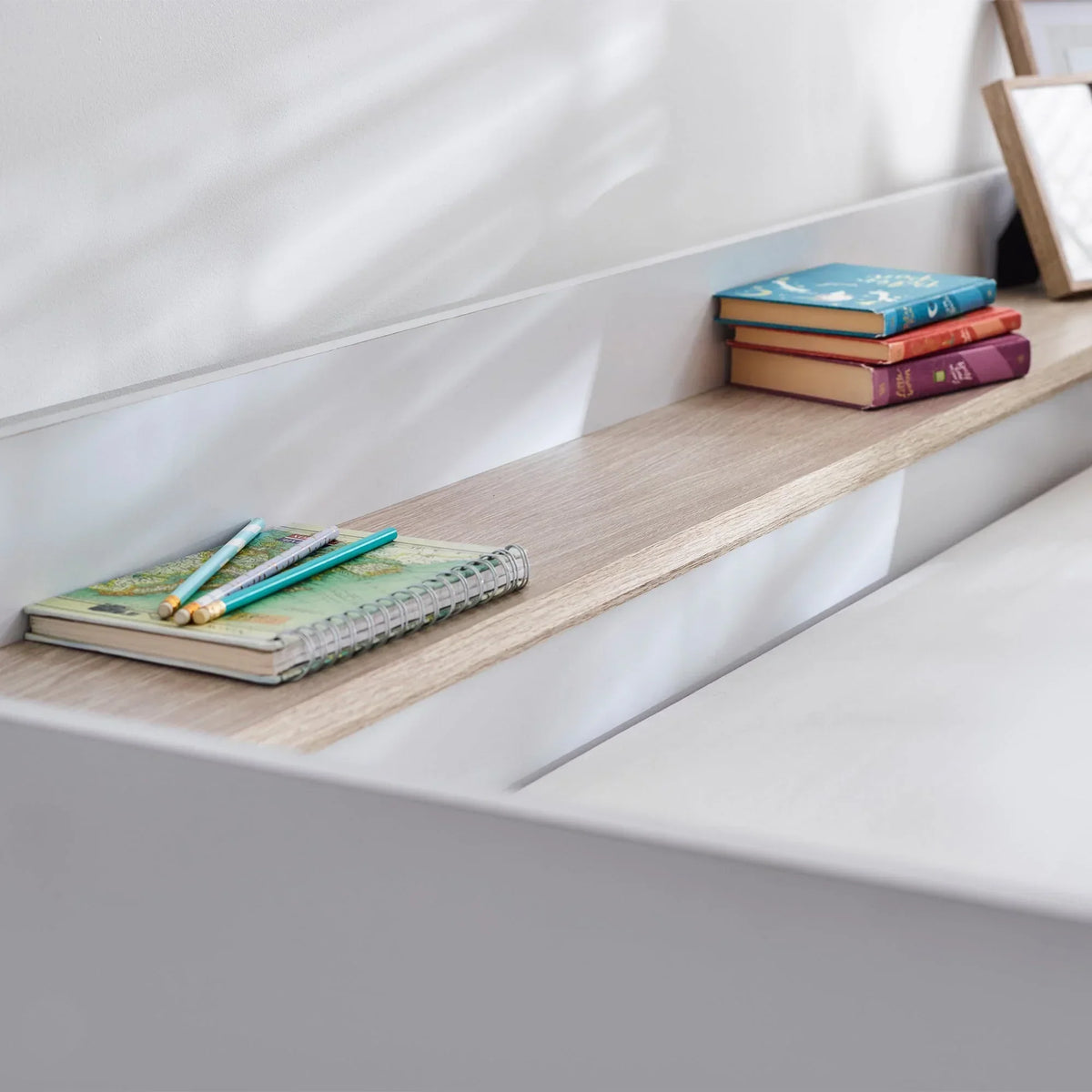 Horizon bunk bed pale wood shelf with books, notebook and pencils detail close-up