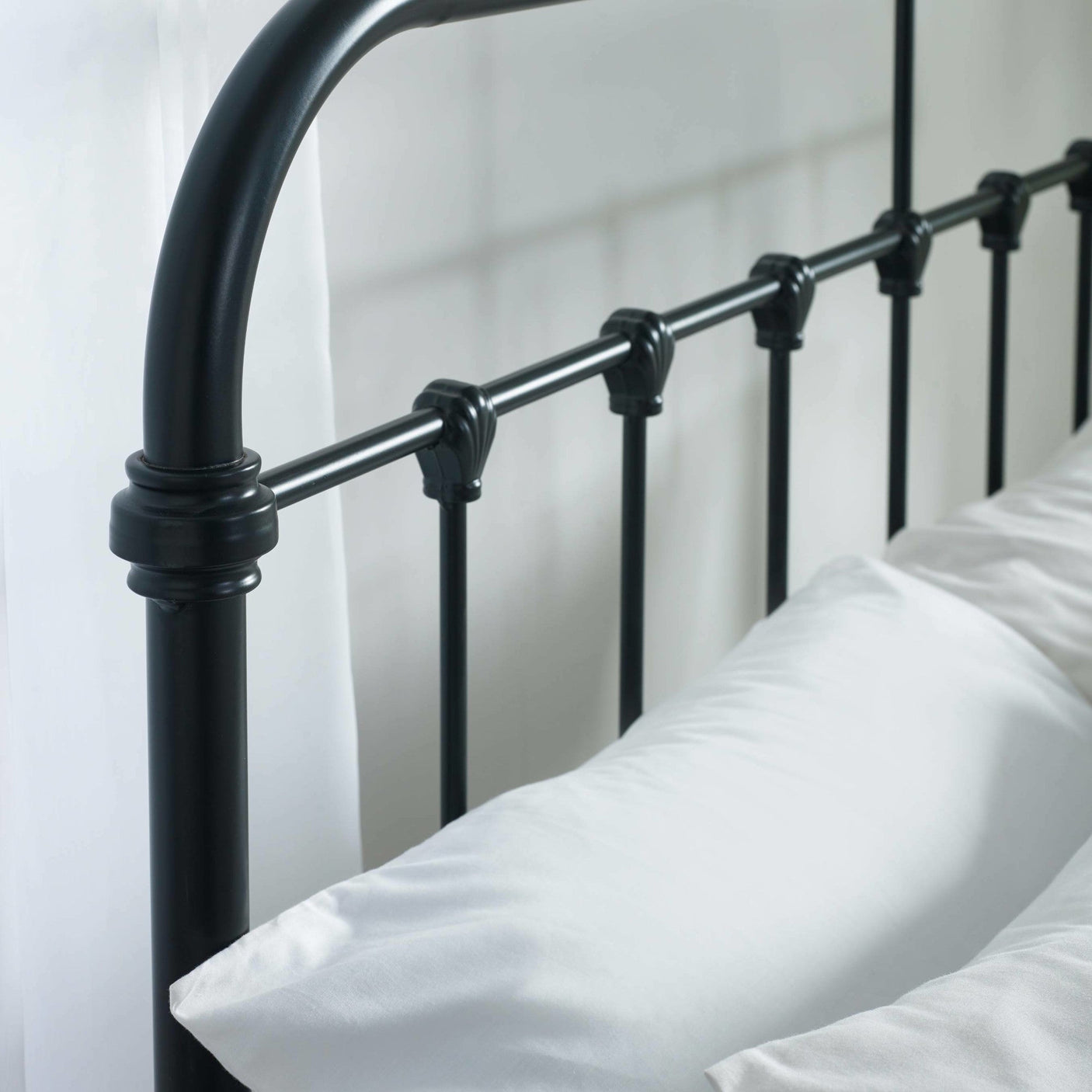 Logan Bed - Black / Small Double - LOG001